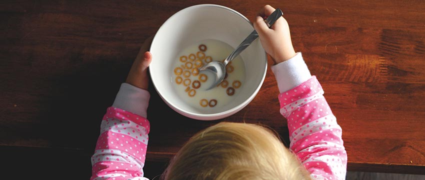 CHILDCARE:Girl Eatting